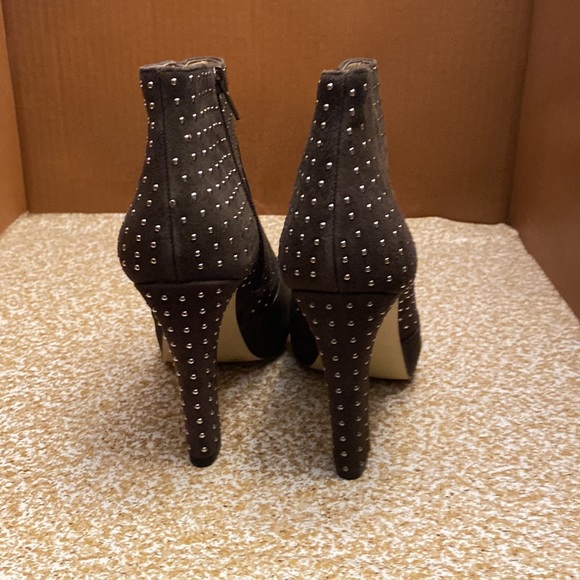 INC International Concepts (Macys) studded ankle boots dark Mink olive 7 new box - Picture 4 of 8
